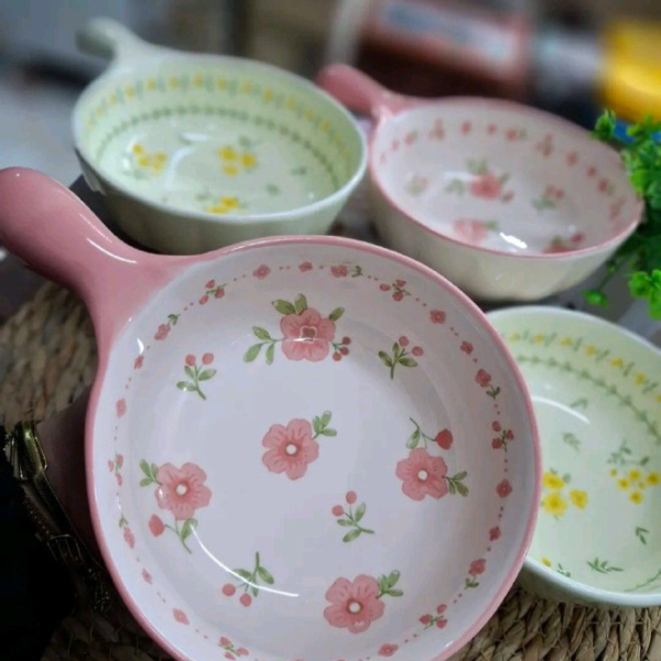 Generic Porcelain Frying Pan with Handle, Yellow, Oven and Microwave Safe, 16cm .(RED)