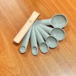 ⁦Measuring Spoons Set 5 Pieces with Hanging Hooks⁩ - الصورة ⁦2⁩