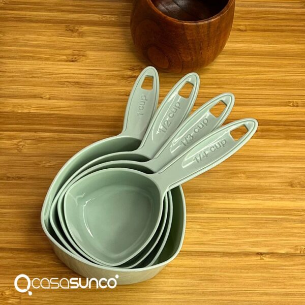 4-piece measuring cup set with a practical design for accurate ingredient measurement, ideal for daily cooking and perfect for modern kitchens and organized food prep.(pink & green)