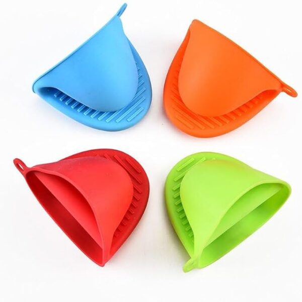 Silicone duck mask - Luxurious material and multiple colors, indispensable in your kitchen. You will be able to hold trays easily