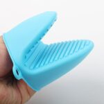 Silicone duck mask - Luxurious material and multiple colors, indispensable in your kitchen. You will be able to hold trays easily - Image 3