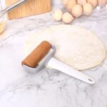 ⁦Wooden Rolling Pin with Handle, 20 cm Length, White and Blue Kitchen Tool for Dough and Pastries, Effortless Dough Rolling for Baking⁩ - الصورة ⁦3⁩