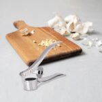 Jsdoin Professional Kitchen Garlic Press, Garlic Mincer Ginger Crusher UK, Peeler Squeezer Heavy Duty Garlic Presser,Garlic Crush, User-Friendly Garlic Chopper, Easy to Clean and Durable - Image 3