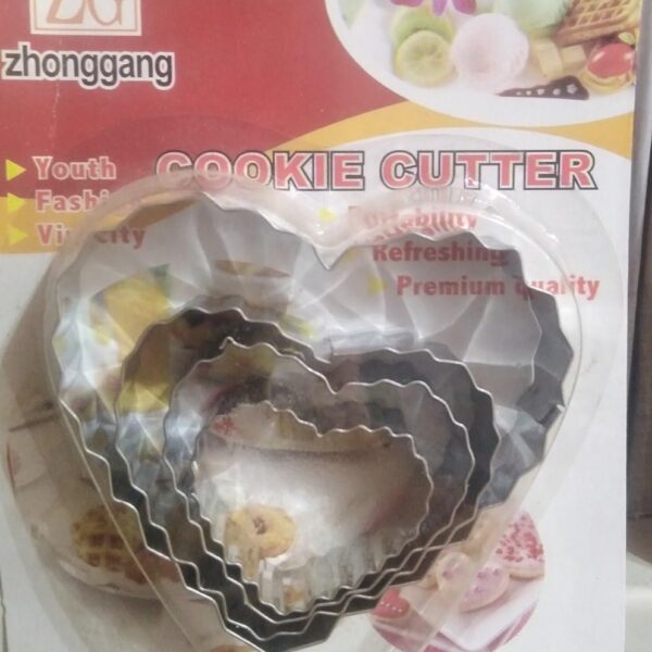 Multi-Shape Stainless Steel Dough Cutter for Baking Decoration, Heart and Rose Shapes, Precision Cutters for Cookies, Biscuits, Pastries, Durable and Safe Easy to Use (heart)