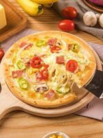 Wooden Pizza Tray with Handle for Baking and Slicing Pizza (Size:6ml) (Large Round) - Image 4