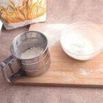 ⁦Portal Stainless Steel Flour Sieve, Manual Hand Sieve, Fine Mesh Sieve, Sifting Flour and Icing Sugar with Handle Flour Shaker - Flour Sifter Hand Held - Bake & Decorate Cakes, Pies(Silver)⁩ - الصورة ⁦5⁩