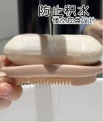 ⁦Premium Kitchen Soap Set - Acrylic soap jar with silicone filter and scrubber, combining durability and style for a sophisticated kitchen accessory⁩ - الصورة ⁦3⁩