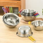 ⁦Stainless Steel Colander Rice Washing Bowl Basket Rice Sieve Colander Kitchen Strainer Drainer Set with Handle (3 PCS Set)⁩ - الصورة ⁦3⁩