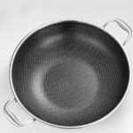 ⁦Stainless Steel Wok Pan, Double Handle, Non-stick Honeycomb Surface⁩ - الصورة ⁦4⁩
