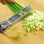 Smart Herb & Vegetable Scissors – Practical Kitchen Garden Tool with 5 Powerful Blades for Cutting Fresh Herbs and Leafy Vegetables with Residue Removal Comb (1 Pack) - Image 6