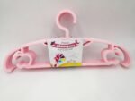 ⁦Plastic clothes hanger set - 6 pieces, assorted colors⁩ - الصورة ⁦3⁩
