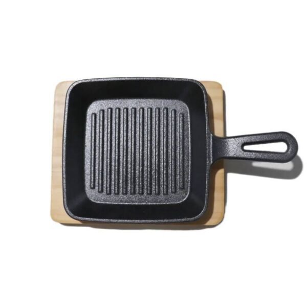 A flower grill with a wooden base to perfectly serve food on your table